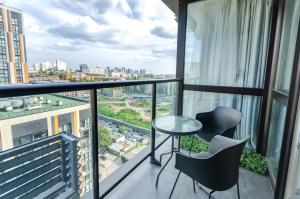 17-122 French Quarter 2, John McCain 1b, Kyiv centre, stunning city view, 15 kW backup power, Petrovdim Apartment