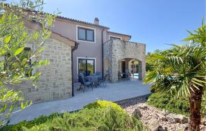 Awesome Home In Malinska