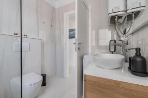 Brand new apartment with a private pool by the sea, Vinjerac near Zadar