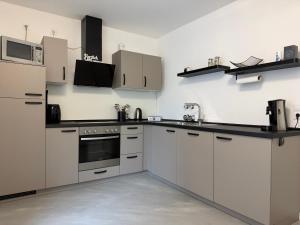 Ferienwohnung mit Garten und Parkplatz mitten in Neumarkt