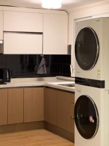 Sinchon 4Rooms 6Beds 2Bathroom Cozy Korean-Style Loft House
