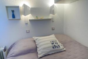 Bright Apartment with Sea View and Swimming Pool