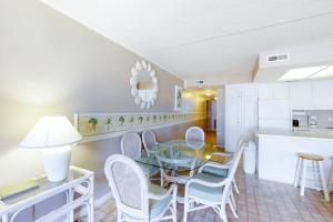 Sunny beachfront condo with balcony central AC pools & gym