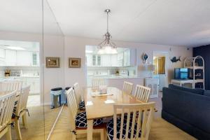 Waterfront condo with balcony washer & dryer pools & gym