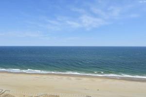 Waterfront condo with balcony washer & dryer pools & gym