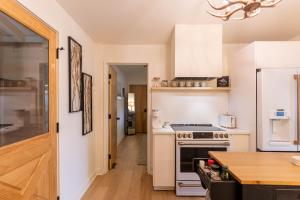 Moondrift Retreat at Linville Land Harbor