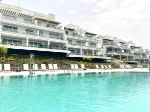Sea-View Penthouse and Infinity Pool, Estepona