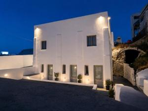 Sleep with Me- Fira Center, Capital