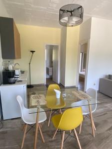 The V suites of Aegina 2