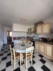 maison avec vue mer, terrasse, parking privé jardin et équipements famille