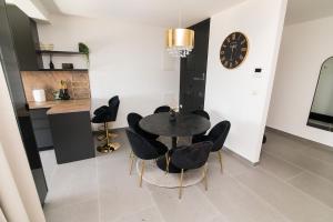 The Gold Apartment with terrace and garage