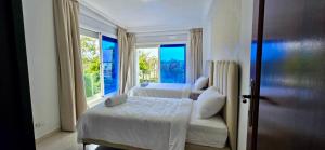Beachside Triplex with Private Pool & Restaurants Nearby in Harhoura