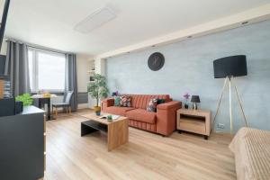 Modern Studio on Piotrkowska Street City View by Noclegi Renters