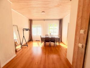 Private House, Walk to Old Town, Garden and Parking