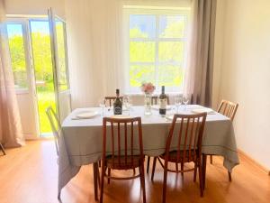 Private House, Walk to Old Town, Garden and Parking