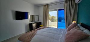 Beachside Triplex with Private Pool & Restaurants Nearby in Harhoura