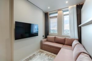 23-265a Manhattan, Beresteiskyi 11, Kyiv, Politekh metro nearby, fantastic city view, 15 kW backup power, Petrovdom Apartment