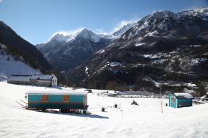 Maisons d'hotes Roulottes Montagne Pyrenees : Roulotte Montagne Cleo