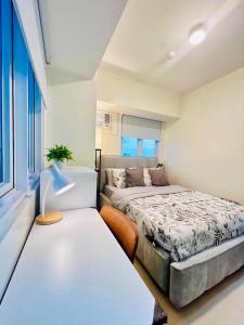 Cozy 1BR near Filoil Arena Greenhills San Juan City 7PM to 4PM Stay
