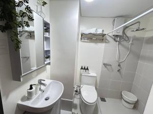 Cozy 1BR near Filoil Arena Greenhills San Juan City 7PM to 4PM Stay