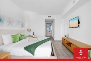 1BR - Intracoastal View Balcony - Gym & Pool