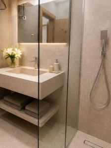 Glowe Sunny Coast Apartment