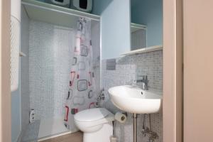 Comfort Apartment City center location Daily flower food&fruit market Near ferries and Portovenere bus Flexible space with adjacent unit