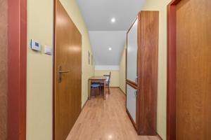 2 room apartment with terrace, Hriadky