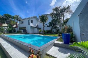 Stylish 5BR Pool wLush Garden @Nai Harn Beach