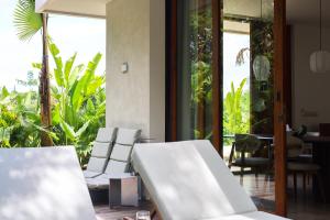 Big Modern Wellness Ice bath Pool & Zen Garden