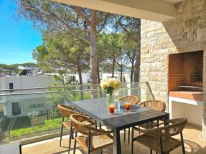 Cozy Beach Apartment 296