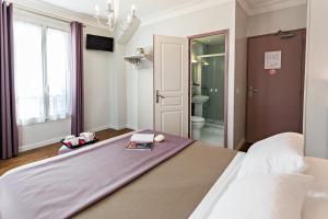 Double Room room in Modern Hotel