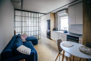 Chill in Łódź - Modern Studio with AC & Private Sleeping Area