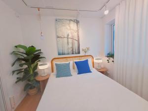 Gyeongbokgung 8 Min by Bus ㅣFree Birthday Anniversary Decor ㅣ Private Apt near a Korean Traditional Market Street Food ㅣ