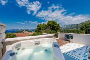 Paradeisos Suite