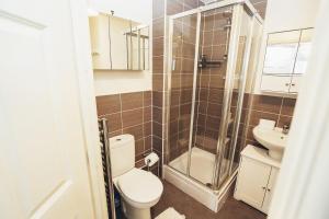 4-Bedroom Family Home in Mickleover - Private Driveway - Spacious Garden