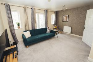 4-Bedroom Family Home in Mickleover - Private Driveway - Spacious Garden