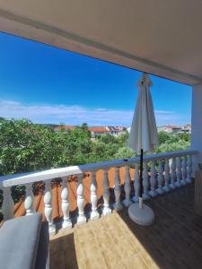 Cozy Apt 1 Min to the Sea - Private Terrace - Free Parking