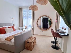 Dubai Marina Cozy Studiowith Pool Near Beach and Metro