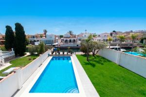 WELCS VILLA 378 EMP con piscina y jardin