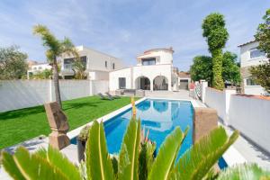 WELCS VILLA 378 EMP con piscina y jardin