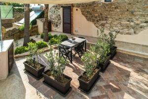 Casale Sammartano - Appartamenti con piscina comune