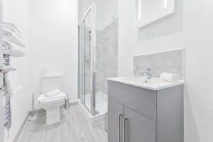 Modern 1 Bed Budget Apartment in Dudley with Wifi