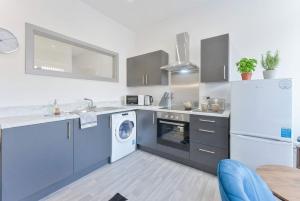 Modern 1 Bed Budget Apartment in Dudley with Wifi