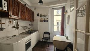 JOLI STUDIO RENOVE EN PLEIN COEUR DE LÂME De PARIS QUARTIER PANTHEON , NOTRE-DAME