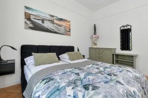 Family Apartment in Gdynia Near the Seaside Promenade by Noclegi Renters