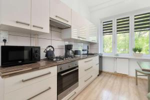 Family Apartment in Gdynia Near the Seaside Promenade by Noclegi Renters