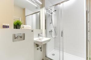 MARGI Nell - Joy Apartments