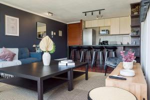 Stylish 2BR City Flat Modern Design and Comfort