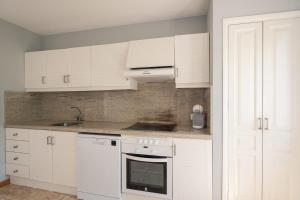 Villa Ocean Breeze - Steps away from the Beach